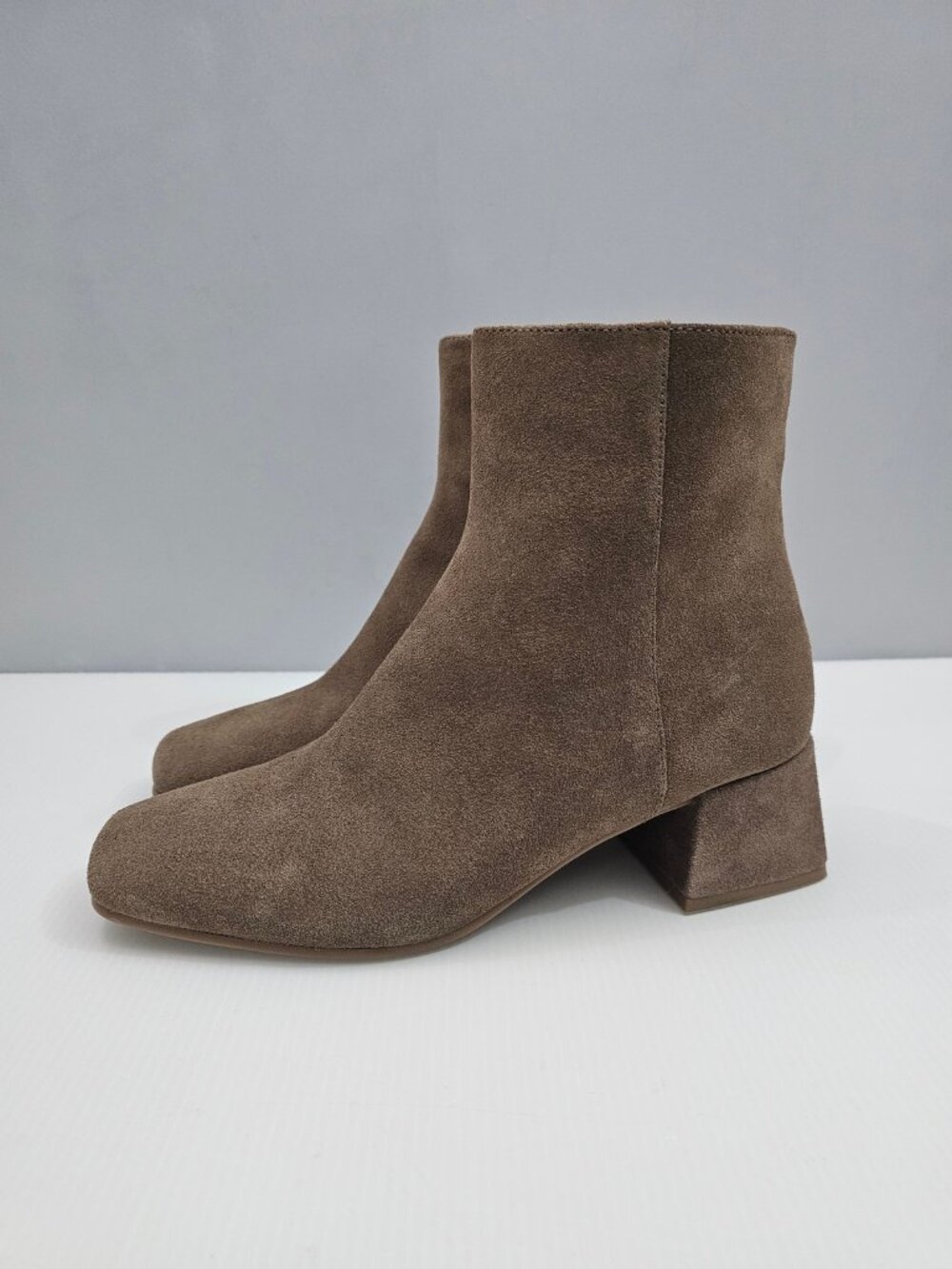 Blondo Lizzy Waterproof Suede Ankle Boot Womens 8.5 Taupe Square Toe Block Heel